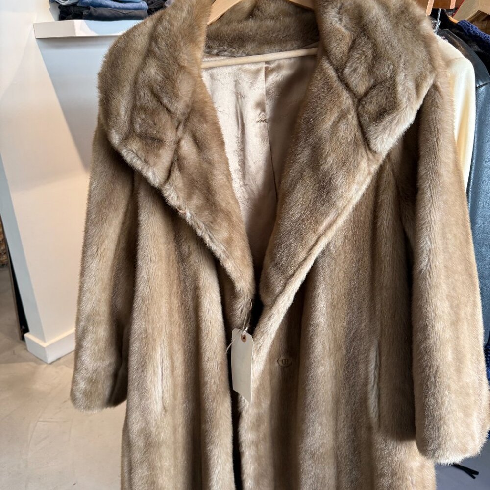 Vintage Faux Fur - Picture 2 of 6